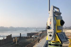 Total Station Geomax Zoom 90 